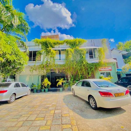אנוראדפורה Bevary City Hotel מראה חיצוני תמונה