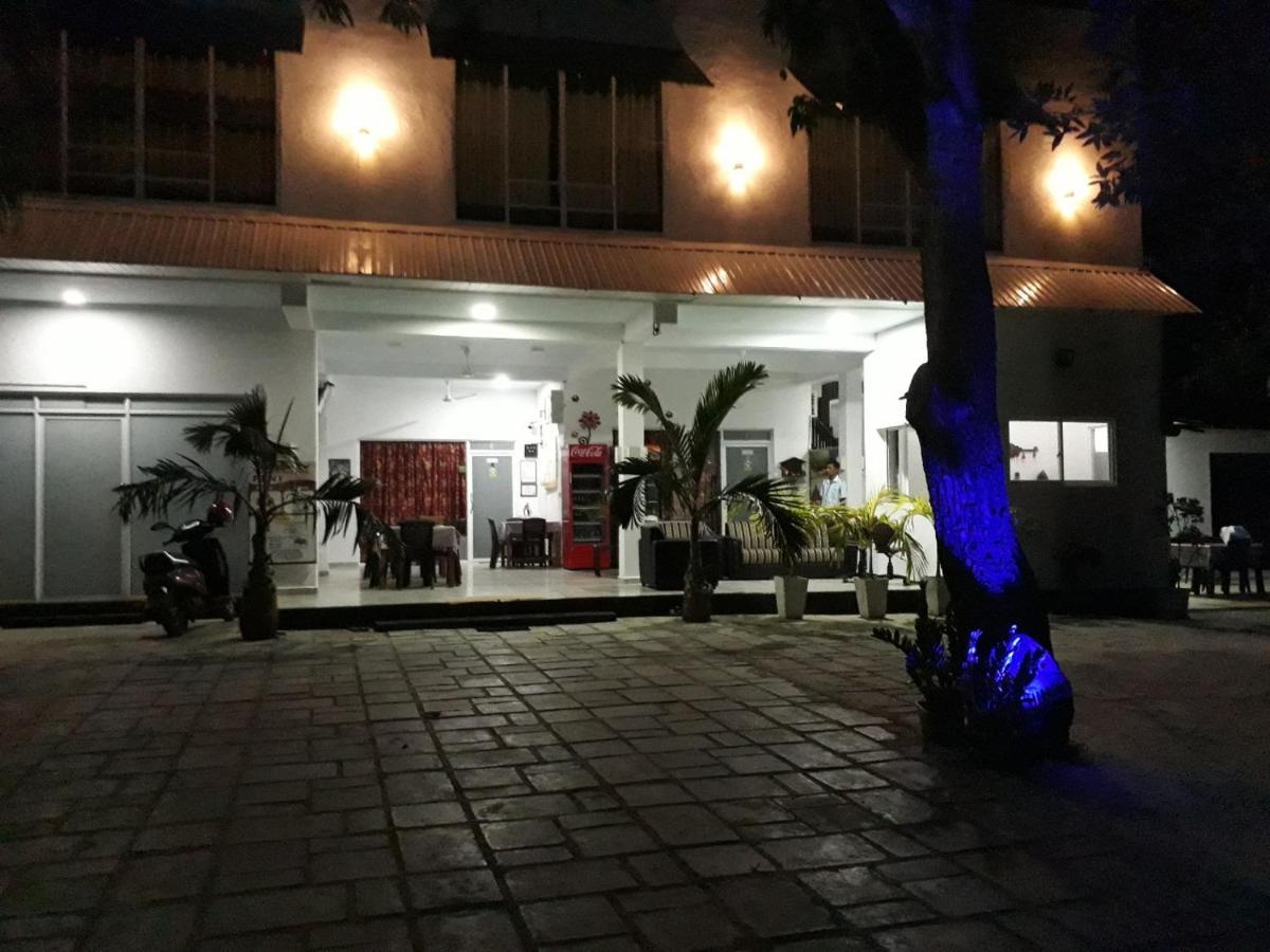 אנוראדפורה Bevary City Hotel מראה חיצוני תמונה