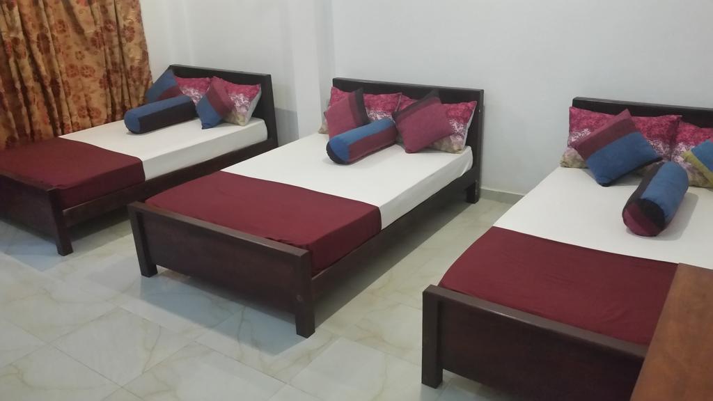 אנוראדפורה Bevary City Hotel מראה חיצוני תמונה