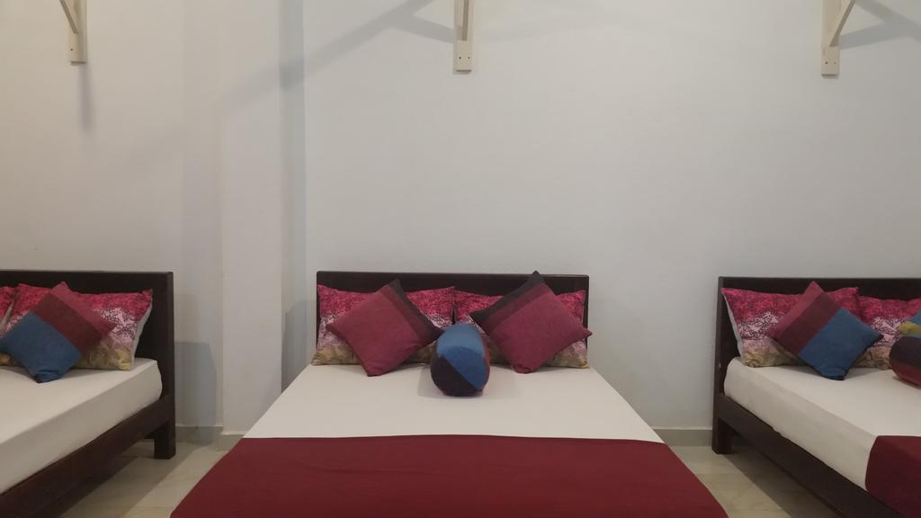 אנוראדפורה Bevary City Hotel מראה חיצוני תמונה