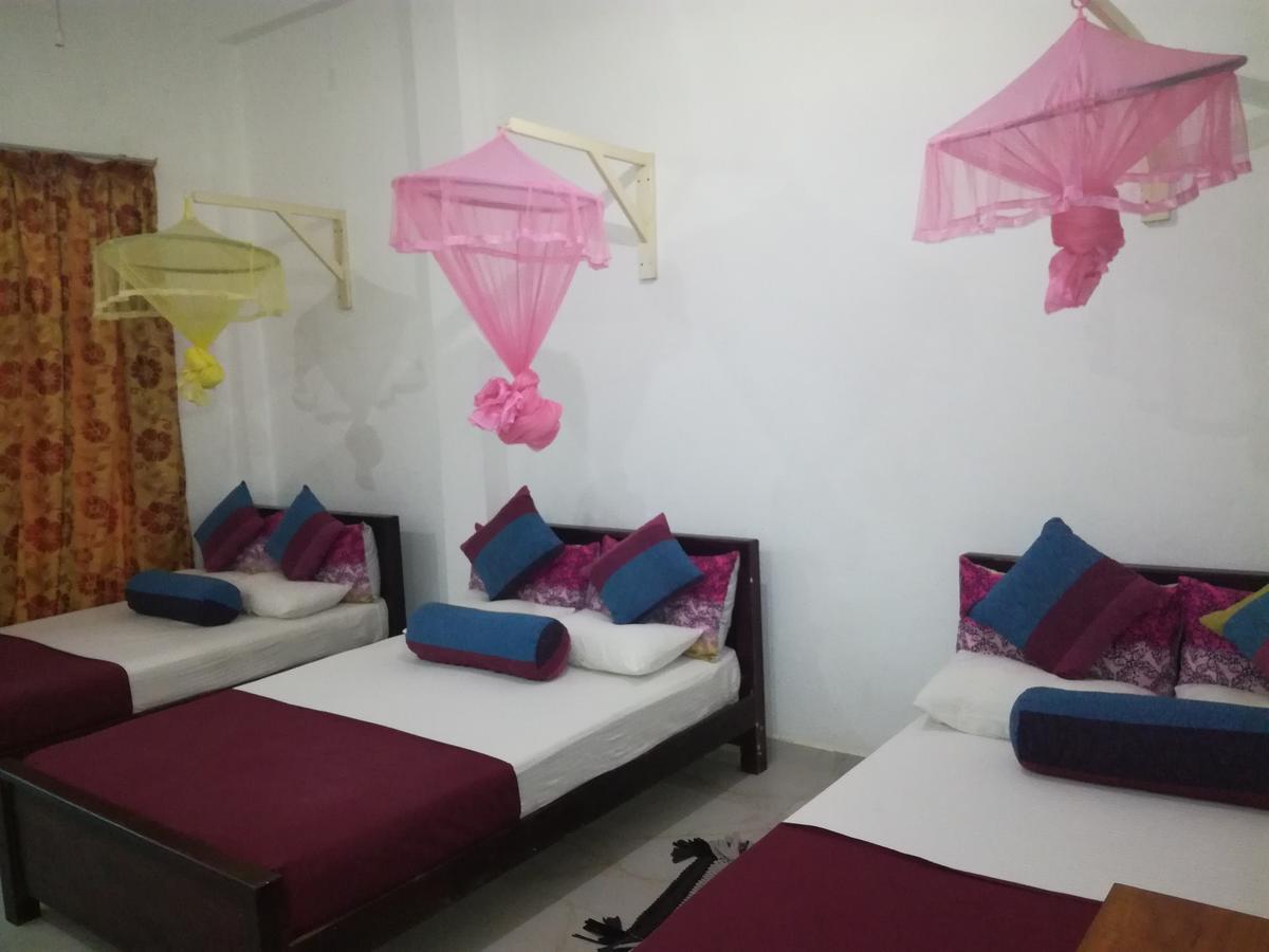 אנוראדפורה Bevary City Hotel מראה חיצוני תמונה