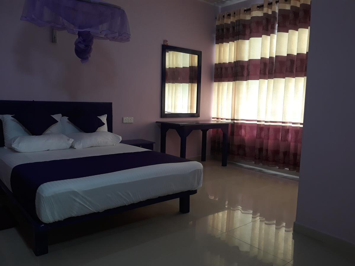 אנוראדפורה Bevary City Hotel מראה חיצוני תמונה