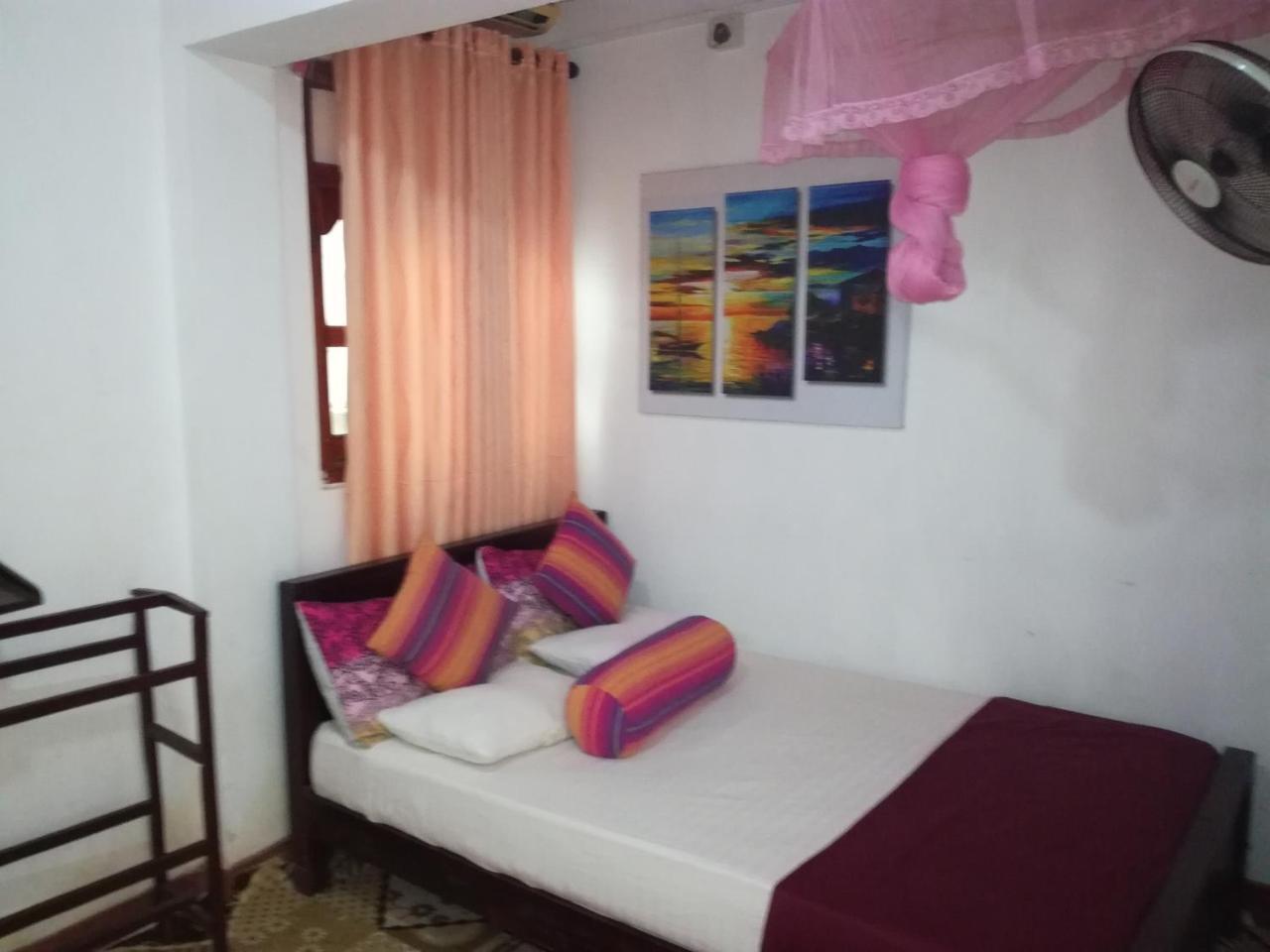 אנוראדפורה Bevary City Hotel מראה חיצוני תמונה